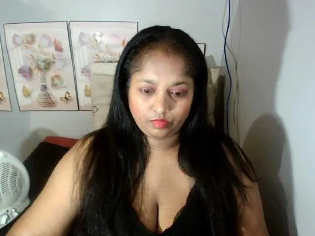 Live sex webcam photo for Indiantasha #287986235