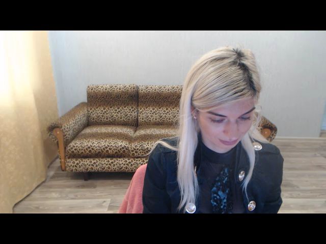 Live sex webcam photo for SexyBeatriice #271083805