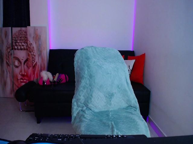Live sex webcam photo for Gina_bonnet #271093606