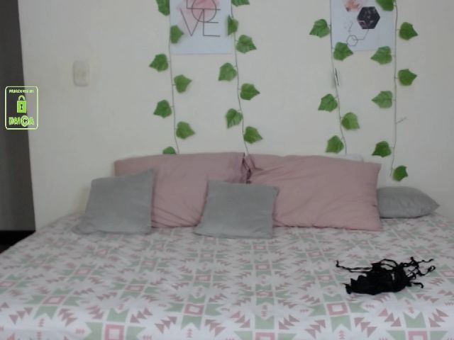 Live sex webcam photo for sophiie_fox #271080562