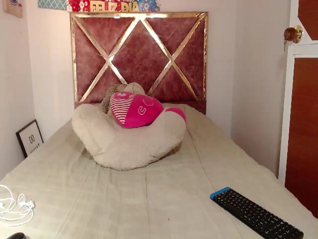 Live sex webcam photo for DianaRubi_ #271093596