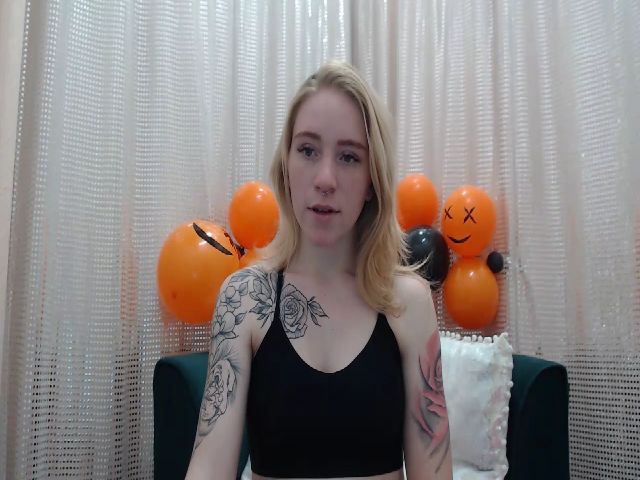 Live sex webcam photo for RedBerryy #271083558