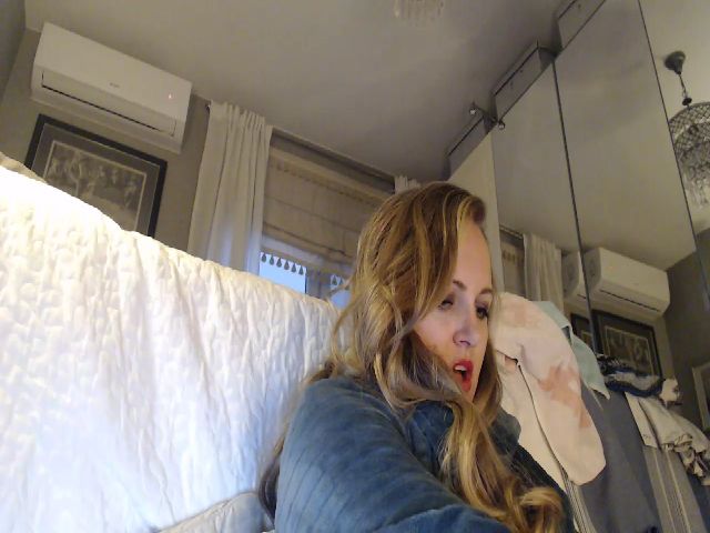 Live sex webcam photo for JustLily #271087931