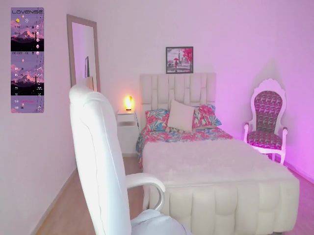 Live sex webcam photo for Karina_V #271080793