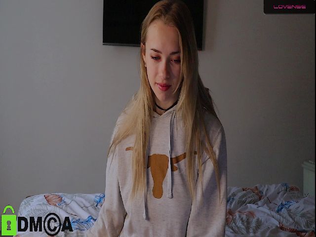 Live sex webcam photo for AnnWettie #271083452