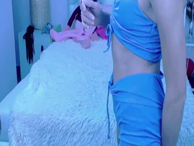 Live sex webcam photo for amyjune01 #271079828