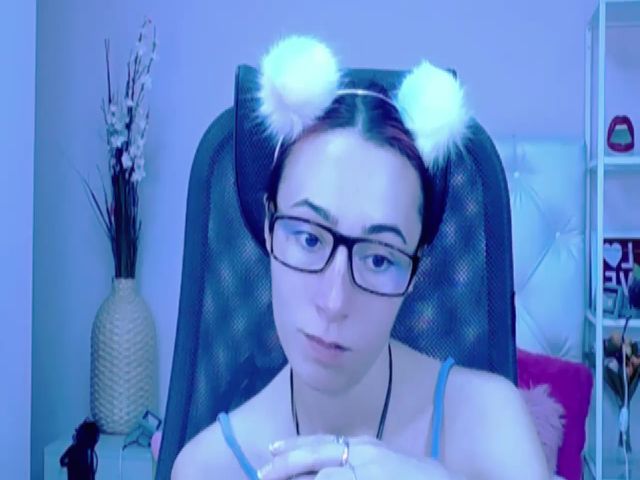Live sex webcam photo for amyjune01 #271080111