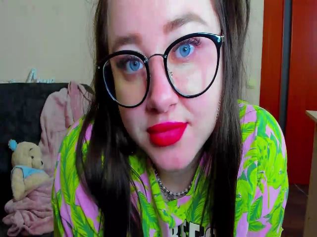 Live sex webcam photo for MissDiaa #271089305