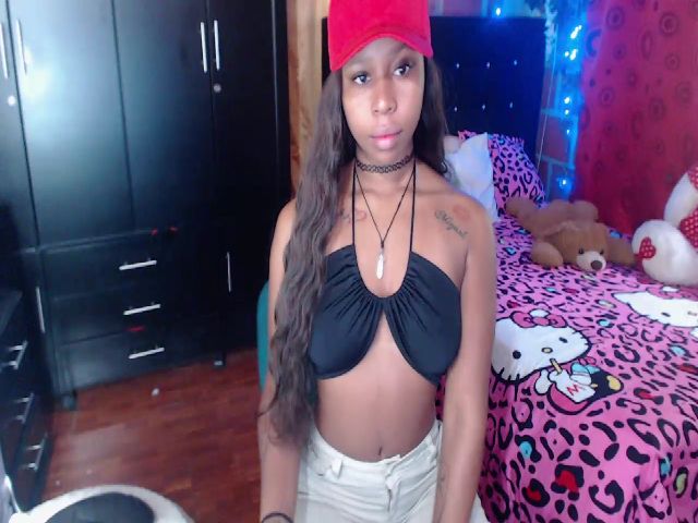 Live sex webcam photo for Hot_nia69 #271087293