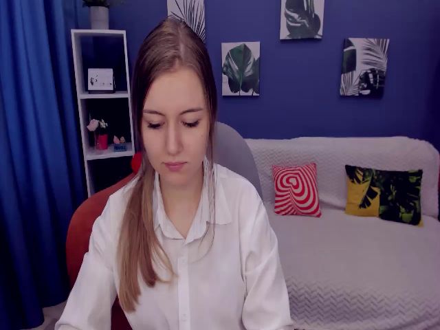 Live sex webcam photo for LorraineIce #271084879