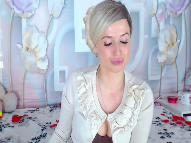 Live sex webcam photo for MoonCandyGirl #271094582