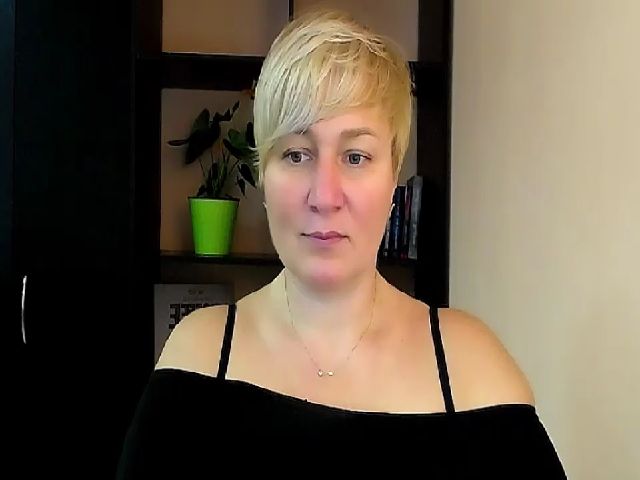 Live sex webcam photo for KailyMey #271087586