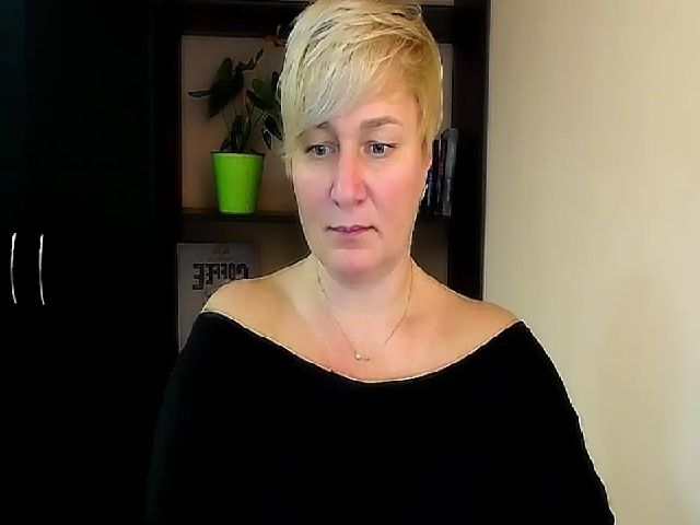 Live sex webcam photo for KailyMey #271091897