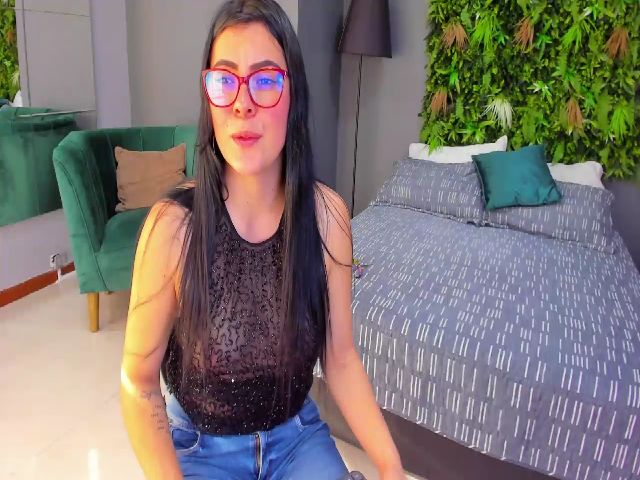 Live sex webcam photo for luciapeterson #271087215