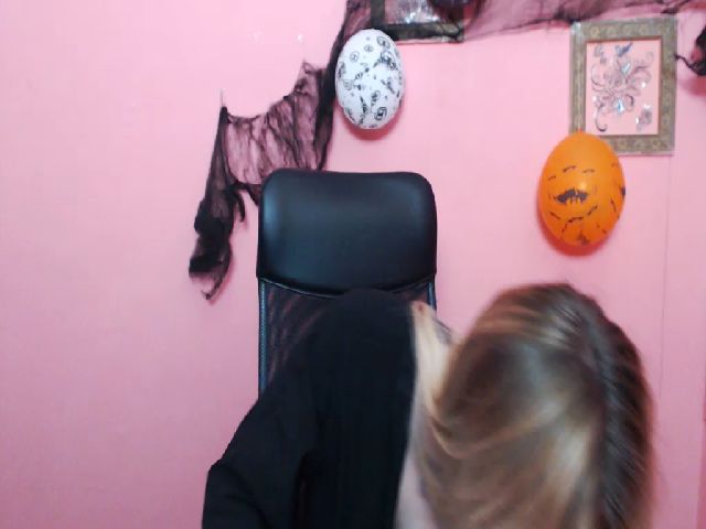 Live sex webcam photo for KetiLove_ #271092360