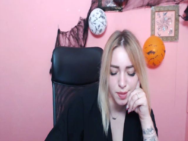 Live sex webcam photo for KetiLove_ #271092845