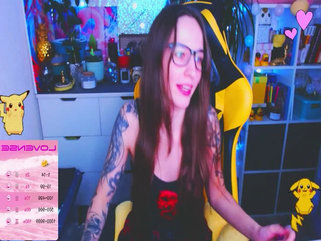 Live sex webcam photo for JinjerMoon #271077206