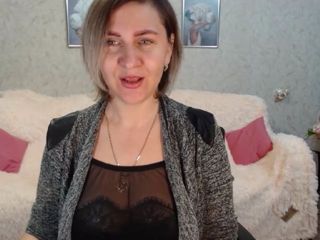 Live sex webcam photo for EmmaBunton7 #271089374