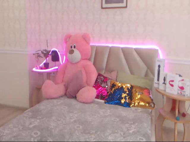 Live sex webcam photo for GinaLewis #271083589