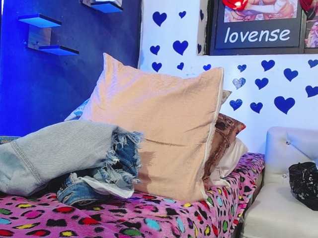 Live sex webcam photo for Vanessagomez1 #271078897