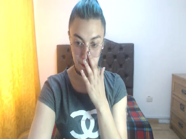 Live sex webcam photo for Carolinforbes #271092772