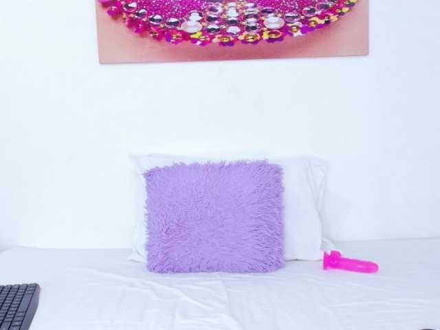 Live sex webcam photo for roxxy-travis #271091516