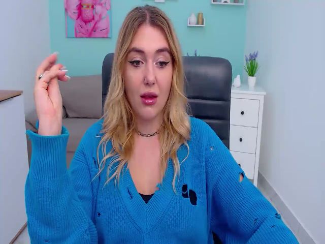 Live sex webcam photo for NicoleConnor #271088352