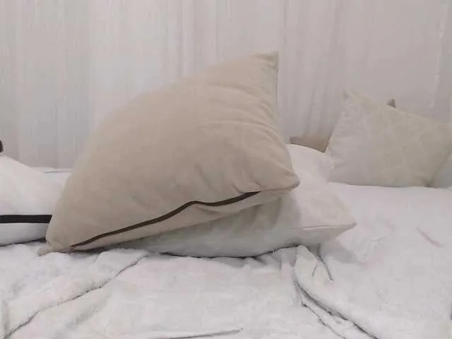 Live sex webcam photo for SharlotCarla #271078282