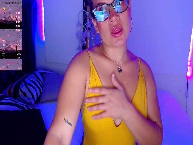 Live sex webcam photo for Amy_andersen #271080550