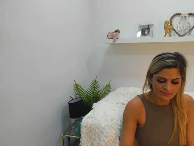 Live sex webcam photo for katelauren #271086077
