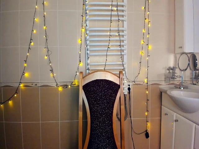 Live sex webcam photo for HannaLismont #271080184