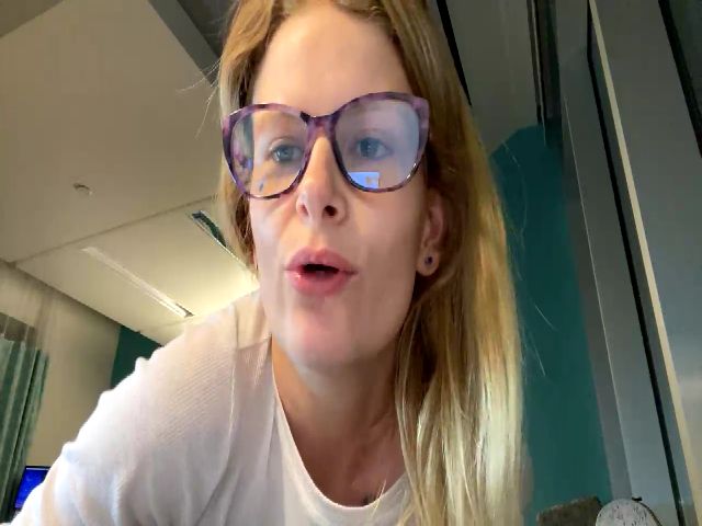 Live sex webcam photo for NikkiDawson #271079617