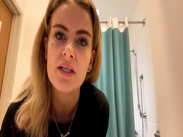Live sex webcam photo for NikkiDawson #271088592