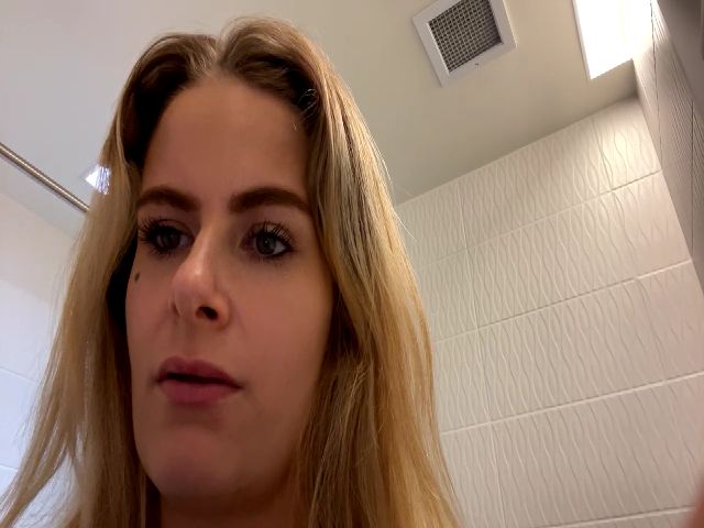 Live sex webcam photo for NikkiDawson #271088683
