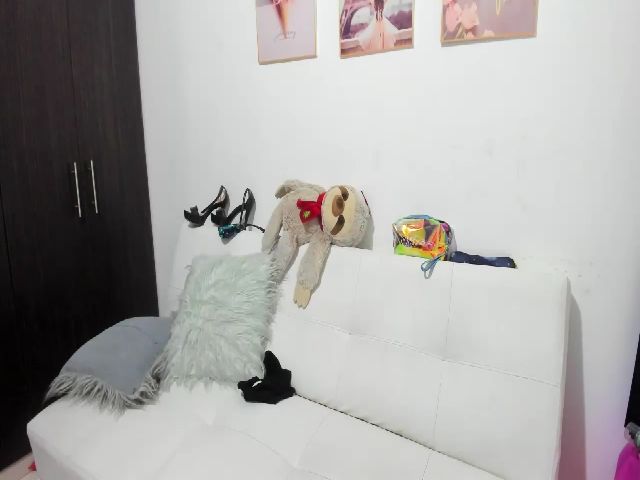 Live sex webcam photo for Luna07 #271094818