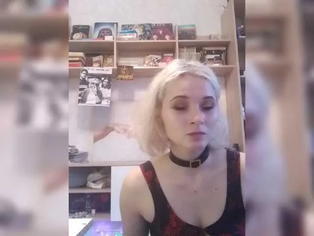 Live sex webcam photo for LorinaHope #271085777