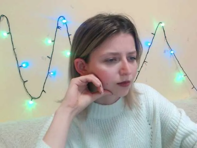 Live sex webcam photo for HloesMadeos #271086099