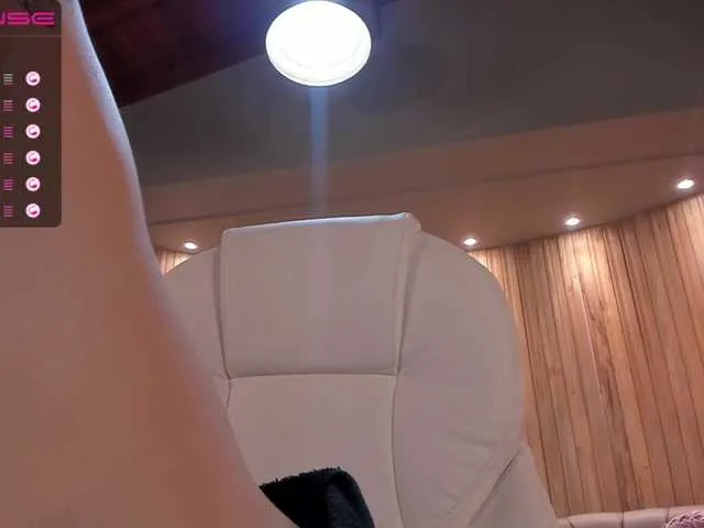 Live sex webcam photo for BeckyJamesX #271095370