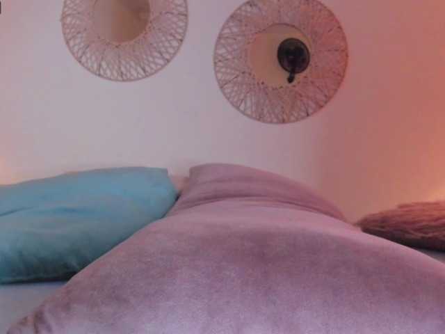 Live sex webcam photo for Hairygirl-18 #271107590