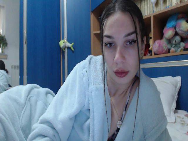 Live sex webcam photo for RosesLovee #271101401