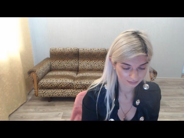 Live sex webcam photo for SexyBeatriice #271101497