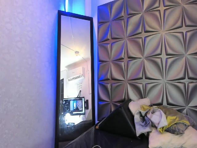 Live sex webcam photo for Liv_Pamee #271098334