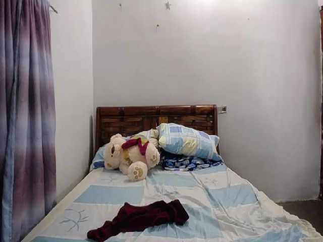 Live sex webcam photo for Jessycutie #271099260