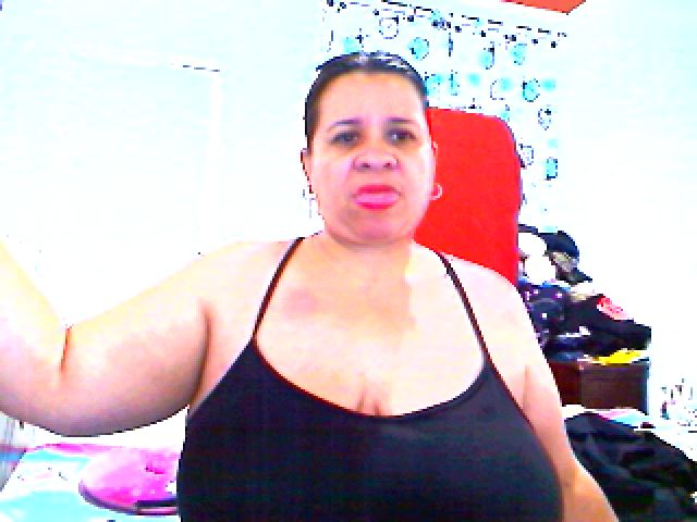 Live sex webcam photo for LatinaBigAss4 #271111484