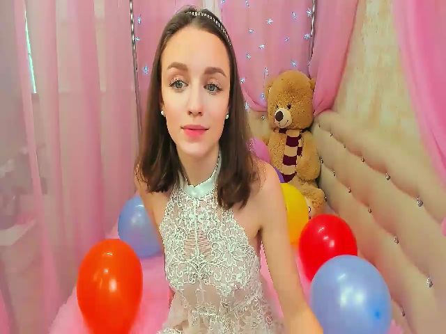 Live sex webcam photo for LIL_MAYA #271101431