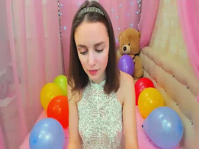 Live sex webcam photo for LIL_MAYA #271102409