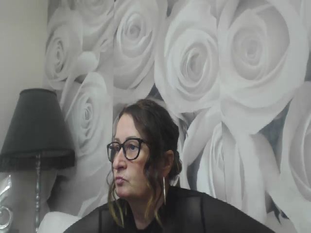 Live sex webcam photo for MatureKate1 #271101896