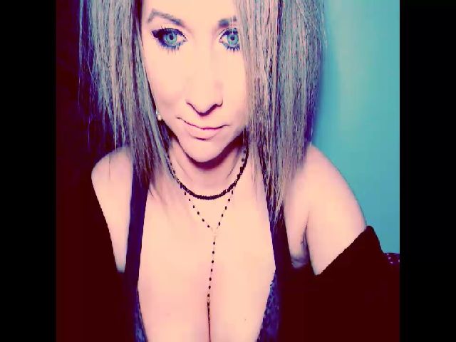 Live sex webcam photo for LillyFox69 #271102428