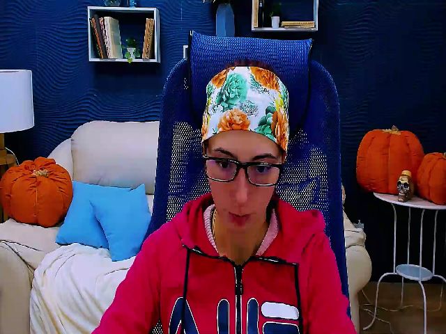 Live sex webcam photo for amyjune01 #271104650
