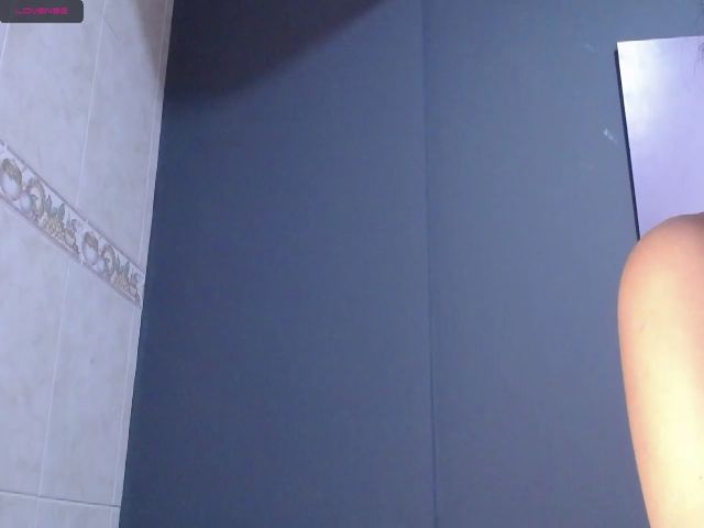 Live sex webcam photo for Alison_hottie #271105725